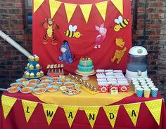 a winnie the pooh birthday party table