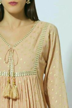 Foil Print Kurti, Lace Neck Design, Gota Patti Work, Salwar Neck Designs, Gotta Patti, Simple Kurti Designs, Neck Designs For Suits, Lace Neck, Kurti Designs Latest