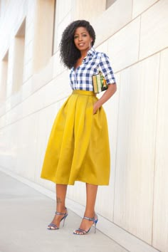 Gingham Button Down + Pleated Midi Skirt Yellow Skirt Outfit, Yellow Skirt Outfits, Midi Skirts Style, Skirt Outfit Ideas, Modest Apparel, Style Pantry, Mode Tips, Style Evolution, Breaking Free