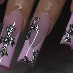 @_slayedbyjayde on Instagram: "this hand drawn chrome hearts >>>> are you kidding 🔥⛓️🩷 #slayedbyjayde 💅🏽 #nails #nailsofinstagram #CTnails #nailsCT #airbrushnails #chromenails #explorepage #megantheestallion #squarenails #freestylenails #goldnails #nailfie #lanails #lanailtech #atlnailtech #y2knails #nycnailtech #nycnails #chromeheartsnails #celebritynailtech #auranails #airburshnails #whitenails #explore #rednails #pinknails #valentinesnails #blacknails #setroulette" Chrome Heart Nails Pink, Chrome Hearts Acrylic Nails, 3d Chrome Heart Nails, Pink Chrome Hearts Nails, Chrome Hearts Nails Designs, Black Chrome Heart Nails, Pink Chrome Heart Nails, Chrome Heart Nails Designs, Nails Chrome Hearts