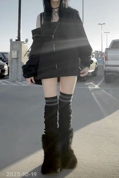 Thick Goth Outfits, Alternative Winter Outfits, Goth Outfits Winter, Thick Goth, Band Outfits, 2000s Clothes, Punk Outfits, Swaggy Outfits, Future Fashion