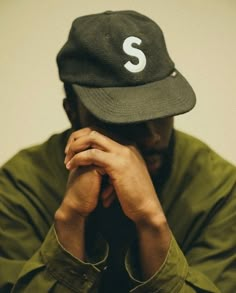 Cap Outfit Men, Supreme Hat, Maternity Photography Poses, Street Fashion Men Streetwear, Photography Poses For Men, Streetwear Men Outfits, Branding Photos, Poses For Men