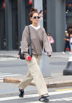 Katie Holmes Style, Clothes Outfits, Style Clothes, Katie Holmes, Celebrity Street Style, Up Girl, Adidas Samba