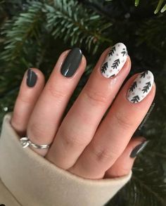 Green White Christmas Nails, Boho Christmas Nail Ideas, Forest Green Winter Nails, Cute Christmas Nail Designs For Short Nails, Nail Ideas That Match Everything, Fall Gel Nail Art Ideas, Christmas Nails White And Green, Christmas Tree Gel Nails, Rustic Christmas Nails