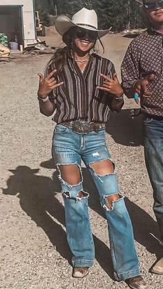 Outfits Aesthetic Country, Summer Outfits Western Casual, Western Outfits Punchy, Punchy Country Outfits, Western Style Aesthetic, Country Outfit Ideas For School, Western Outfit Inspo Casual, Western Fit Ideas, Cowboy Inspired Outfits For Women