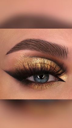 Ideas de maquillaje con tonos dorados para estas fiesta navideña y un tutorial Rose Gold Eyeshadow, Holiday Makeup Looks, Trendy Makeup, Holiday Makeup, Christmas Makeup, Makeup For Green Eyes, Eyeshadow Looks, Eye Makeup Tutorial, Eyeshadow Makeup