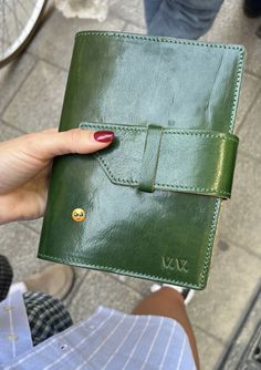 Gift Inspo, Cute Wallets, Dream Gift, Journal Inspo, Leather Journal, Christmas Wishlist, Study Motivation, Wabi Sabi, Old Money