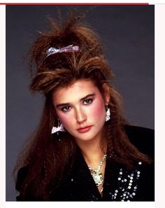 cute all down hairstyles 80s Crimped Hair, 80s High School, 80s Hair And Makeup, Crimping Hair, 80s Makeup Looks, 80s Prom Party, 80’s Hair, 80s Costumes, 1980s Hair