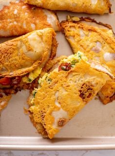 These cheesy breakfast tacos are the perfect morning treat. They are also excellent if you enjoy breakfast for dinner! A crispy cheese jacket melts onto a flour tortilla, then it’s filled with scrambled eggs and pico de gallo. It’s wonderful!