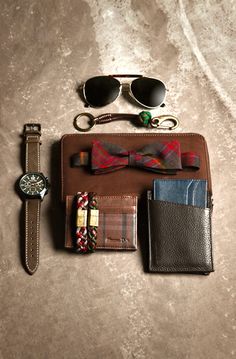 men's accessories Preppy Essentials, Men Lifestyle, Ray Ban Wayfarer, Ray Ban Aviator, Real Men, Well Dressed Men, Gentleman Style, On The Floor