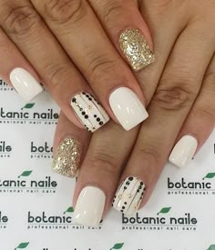 Botanic Nails, Tape Nail Art, Nail Art Stripes, Apply Makeup, Striped Nails, Fancy Nails, Nail Polishes, Gold Nails