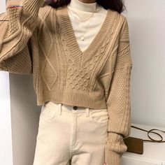 ★ The Brown Sweater for unisex with soft 100% mix premium wools. It is very stylish, chunky, and warm. ★ The model is wearing a medium size ★ Washing / Care Instructions ★ Wash at max. 30ºC (36ºF) Better if you can wash it by hand, as it will extend its life! Hang to dry on a hanger or flat surface. Never put your crochet cardigan in a dryer! If you have any questions, please message me! ❤️ Cropped Cable Knit Sweater, Millennials Fashion, Looks Pinterest, Vintage Grunge, Indie Outfits, Mode Inspo, 가을 패션, Mode Vintage, Looks Style