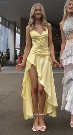 Cute Formal Dresses, Prom Dress Inspo, Prom Dresses Yellow, Spaghetti Strap Prom Dress, Looks Party, Prom Dress Inspiration, Cute Prom Dresses, Pretty Prom Dresses, فستان سهرة