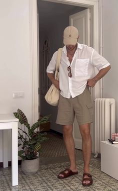 Mens Farmers Market Outfit, Italy Outfits Summer Men, Mens European Fashion Summer Casual, Mens Hawaii Outfits, Beach Outfit Aesthetic Men, Men Italy Outfit Summer, Aesthetic Beach Outfits Men, Summer Vacation Outfits Men, Picnic Outfit Men