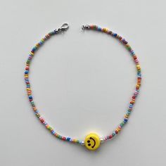 Rainbow Smiley Face, Homemade Necklaces, Beachy Jewelry, Beads Craft Jewelry, Pearl Beaded Necklace, Jewerly Beads, Beaded Necklace Designs, Beaded Necklace Diy, Jewelry Making Necklace