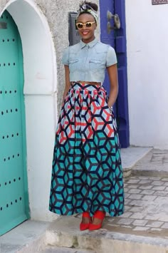 Sophie Mbeyu Blog: MITINDO/MISHONO YA VITENGE, ACCESSORIES!! African Skirt For Women Style, Punk Wardrobe, Japan Street Fashion, Colorful Skirt, Stylish People, Style Africain, Street Style 2016, Ghanaian Fashion, Afrikaanse Mode