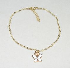 White enamel gold alloy butterfly charm anklet on dainty 3 x 1.9mm gold plated twisted tiny figure 8 chain. Charm is 12 x 14mm (about 1/2 inch across). Anklet finished length is 9 inches with 1 1/4 inch extender will fit small to medium ankle. anklet sizing 21.5cm / 8.5 inches(petite) * 23cm / 9 inches / (small) - most popular * 24.15cm / 9.5 inches / (medium) - most popular * 25.5cm / 10 inches/ (large) Please contact me if you would like another size or variation. White Metal Anklet Perfect For Gifting, White Metal Anklet As Gift, White Metal Anklets For Gift, Chain Butterfly, Butterfly Anklet, Charm Anklet, Summer Anklets, Jewelry Summer, Gold Alloys