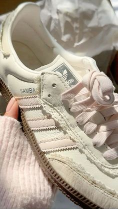 Eastetic Shoes, Coquette Sneakers, Adidas Samba Outfits, Samba Outfits, Special Shoes, Adidas Samba Outfit, Pretty Sneakers, Samba Outfit, Pretty Shoes Sneakers