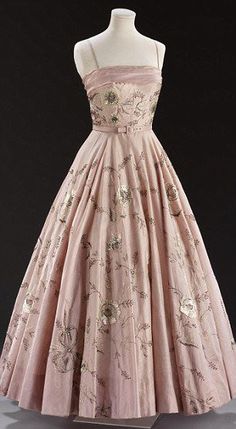 Elvis Dress, Royal Dresses, Fairytale Dress, Vintage Gowns, Historical Dresses, Moda Vintage, Mode Vintage, Mode Inspiration