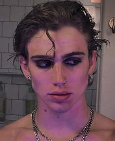 Eye Makeup Men, Punk Makeup Men, Eboy Makeup, Guys With Eyeliner, Masculine Makeup, Masc Makeup, Androgynous Makeup, Maquillage Goth, Men Makeup