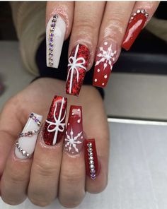 60 Creative Christmas Nail Design Ideas to Stand Out 24 60 Creative Christmas Nail Design Ideas to Stand Out Bright Green Christmas Nails, Christmas Nail Designs Holiday, Christmas Nail Designs Acrylic, Paw Print Nails, Wonderland Nails, Christmas Nail Design, 27 Piece, Christmas Nail Ideas, Elegant Snowflake