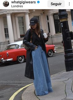 Waistcoat Outfit, Wide Leg Pants Outfit, Jeans Street Style, Iranian Women Fashion, Winter Fashion Outfits Casual, Cropped Wide Leg Jeans, Relaxed Outfit, Leather Trench