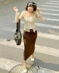 Korean Women Outfits, Modest Everyday Outfits, Studio 54 Outfits, Styling Skirts, Modest Girly Outfits, Disco Diva, Church Fits, Modesty Outfits, Stylish Work Attire