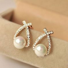 Wonderful gift for you and your female friends 1 Pair Elegant Women Lady Fashion Rhinestone Ear Stud Earrings(without retail package) Catch this beautiful accessories for you and high quality. Nice accessories to integrate jewelry case for girls and collectors Quantity:1 Pair with suitable apparel for different occasion Each piece is handmade and unique. therefore cannot be Perfectly replicated. Material:Alloy, Pearl.Rhinestone Size: One Size.  Color: Purple.  Age Group: adult. Trendy Stud Earrings, Crystal Pearl Earrings, Hair Spray, Crystal Stud Earrings, Dreamcatchers, Mua Sắm, Pearl Stud Earrings, Crystal Pearls, Gold Fashion