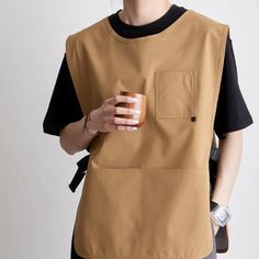 Japanese Style Lightweight Work Vest Apron-Brown – TOUKOKU Cafe Uniform, Korean Cafe, Work Vest, Japanese Apron, Uniform Ideas, Restaurant Uniforms, Golf Vest, Style Japonais, Apron Pockets