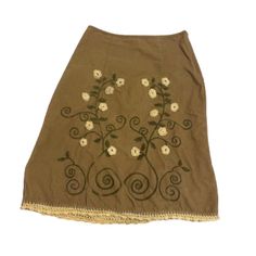 Amazing vintage y2k /morikei skirt! In a gorgeous brown corduroy with floral embroidery and the sweetest crocheted lace on the hem. I love this but it didn't really work for me. Fits a xs-s, I have a 25" waist and it fits low waisted on me. Beige Cotton Skirt With Lace Trim, Bohemian Brown Cotton Skirt, Vintage Beige Cotton Skirt, Fitted Cotton Skirt With Embroidered Hem, Beige Vintage Cotton Skirt, Fitted Brown Cotton Skirt, Skirt Embroidery Ideas, Y2k Style Cotton Lined Skirt, Fitted Cotton Skirt With Crochet Trim