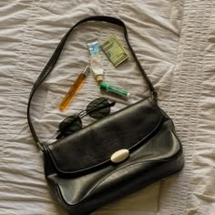 Margiela Jazz Club, sunglasses, aesthetics, glossier 90s Handbags Aesthetic, 70s Purse Aesthetic, Vintage Purse Outfit, 90s Bags Vintage, Vintage Designer Bags Aesthetic, Small Purse Aesthetic, Cute Purses Aesthetic, Thrifted Bags, 90s Bags