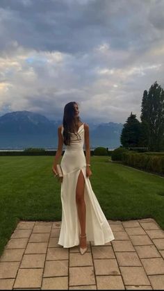 Money Dress, White Prom, Spaghetti Strap Prom Dress, White Prom Dress, Prom Dress Inspiration, Cute Prom Dresses, Teenage Fashion, Formal Party Dress