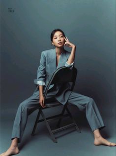 Blazer Photoshoot Women, Kim Dami, Ootd Poses, Our Beloved Summer, Woman In Suit, Beloved Summer, Magazine Collection, Creative Shot