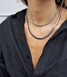 Flat shiny stainless steel snake chain choker, silver herringbone chunky necklace, dark silver chain choker, simple choker, fashion collar Welcome to my shop! This shinny flat snake chain is timeless and could go with anything in your wardrobe and it could layering with any other necklaces in your collection. The chain is made of stainless steel and metal parts are stainless steel as well! All pieces are anti-allergic, nickel and lead-free. PLEASE NOTE: THE LISTING IS FOR THE ONE NECKLACE! MEASU Choker Simple, Simple Choker, Choker Silver, Chunky Choker, Necklace Outfit, Jewelry Casket, Neck Jewellery, Chain Design, Chunky Necklace