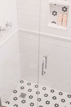 Small Shower Tile Ideas Simple, White Subway Tile Shower, White Subway Tile Bathroom, White Tile Shower, Subway Tile Showers, Bathroom Downstairs, Subway Tiles Bathroom, Glass Shower Doors Frameless