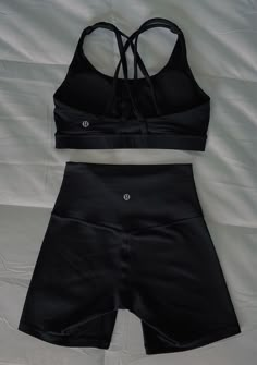 Workout Shorts Aesthetic, Workout Stuff Aesthetic, Lululemon Leggings Aesthetic, Gym Shorts Aesthetic, Lululemon Set Aesthetic, Work Out Clothes Aesthetic, Lulu Biker Shorts Outfit, Lululemon Biker Shorts Outfit, Cute Workout Outfits Aesthetic