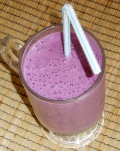 Blueberry Cobbler Smoothie Tumeric Milk Recipe, Frothed Milk Recipes, Blueberry Yogurt Smoothie, Yogurt And Protein Powder, Smoothie With Yogurt, Basic Smoothie Recipe, Recipe Using Milk, Smoothie Recipies, Coconut Milk Chocolate