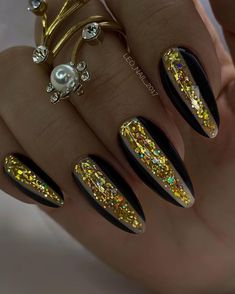 Ibiza Nails, New Years Eve Nail, Luxurious Nails, Blue Gold Nails, Black Gold Nails, New Years Nails, Stilleto Nails Designs, Nails Art Designs, Gel Toe Nails