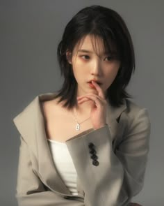 Kpop Short Hair, Iu Short Hair, Iu Hair, Kpop Hair, Girl Haircut, Hair Inspiration Short, Lee Jieun, Trendy Hairstyle, Long Hairstyle