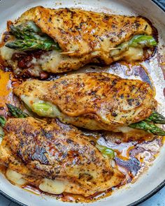 Asparagus Stuffed Chicken Breast Recipe- Chicken breasts stuffed with asparagus, sun-dried tomatoes, and mozzarella cheese, and baked in the oven. Tender, juicy, easy to make chicken breast seasoned with garlic powder, paprika, and Italian seasoning mix. #stuffedchicken #chickenrecipe #asparagusstuffedchicken Asparagus Stuffed Chicken, Asparagus Stuffed Chicken Breast, Stuffed Chicken Breast, Healthy Fitness Meals, Chicken Asparagus, Resep Diet, Chicken Breast Recipes Healthy, Breast Recipe, Recipe Chicken