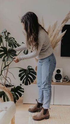 Fall outfits 2022, dream life, fall vibes, trendy outfits, granola girl, travel aesthetic, fall girl, casual outfits, granola vibes, outdoorsy outfits, fall outfit inspo, fall fashion inspo, blundstone, blundstone outfits Blundstone Boots Outfit, Blundstone Boots Women, Blundstone Outfits, Blundstone Outfit, Blundstone Women, Women Heel Boots, Blundstone Boots, Heel Boot, Brown Style