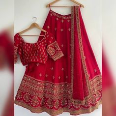 Red Lehenga Fabric, Luxury Red Self-design Blouse, Cheap Fitted Cutdana Choli, Cheap Cutdana Choli For Diwali, Luxury Silk Thread Blouse Piece For Diwali, Lehengas Blouse, Ghagra Design, Bridal Choli, Red Wedding Lehenga