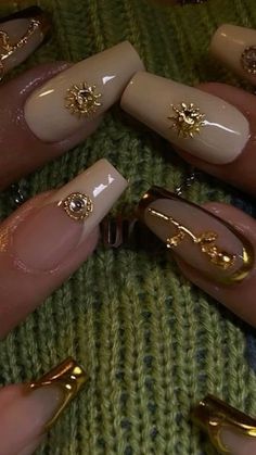 nail art Scorpio Zodiac Nails Acrylic, Simple Aura Nails, Simple Nails With Charms, Sade Nails, Gold Detail Nails, Nails With Gold Charms, Ethereal Nails, Food Feast, Gold Nail Designs