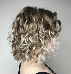 Blonde Bob Highlights, Curls With Highlights, Fine Curly Hair Cuts, Highlights Platinum, Bob Highlights, Blonde Highlights Curly Hair, Short Curly Bob Hairstyles, Short Natural Curly Hair