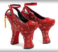 Gup Pei’s incredible platform shoes Wizard Of Oz Shoes, Red Stilettos, Alexander Mcqueen Shoes, Red High