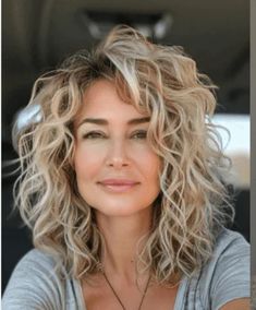 Beach Blonde Hair Color, Grey Curly Hair, Medium Length Curly Hair, Haircuts For Medium Length Hair, Timeless Looks, Haircuts For Women Over 50, Gorgeous Hairstyles, Curly Hair Photos