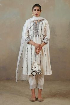 Shop for Sureena Chowdhri White Silk Chanderi Floral Embroidered Kurta Set for Women Online at Aza Fashions Sureena Chowdhri, Chanderi Dupatta, Fashion Dresses Formal, Embroidered Kurti, Indian Kurta, White Kurta, Embroidered Pants, Ikat Design, Suits Design