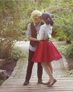 Kiss Pose, Miraculous Ladybug Kiss, Magical Girl Aesthetic, French Kids, Couples Costume, Ladybug Anime, Marinette And Adrien, Miraculous Characters, Normal Girl