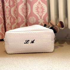 Add a touch of personalized luxury to your beauty routine with our Personalised Small Quilted Monogrammed Cosmetic Bag! This exquisite makeup pouch features delicate quilting and your custom monogram, creating a truly unique accessory. Perfect for storing your essentials or as a thoughtful gift for bridal showers or Mother's Day, this embroidered travel case combines style and functionality. Treat yourself or a loved one to a touch of elegance with our Initial Name Makeup Pouch. Elevate your bea Makeup Pouches Aesthetic, Initial Makeup Bag, Personalised Makeup Bag, Embroidery Makeup Bag, Luxury Makeup Bag, Makeup Bags Aesthetic, Makeup Pouch Aesthetic, Aesthetic Makeup Bag, Customized Gift Ideas