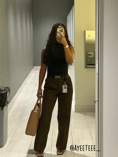 #trousers #aritzia #work #office #corporate #business #casual #workwear #style #professional Aritzia Outfit, Clinic Office, Church Outfit Casual, Office Corporate, Cute Professional Outfits, Corporate Women, Office Clothes, Professional Work Outfit, Business Attire Women